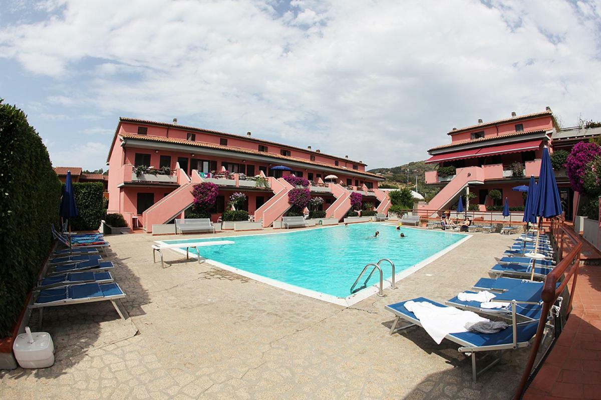 Aparthotel Elba Vip Porto Azzurro Exterior foto